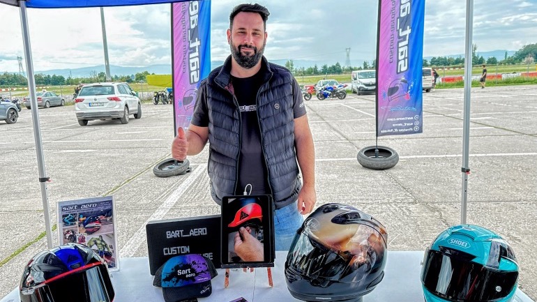 Από την τέχνη του “δρόμου” στα κράνη ο Στέλιος Τούνας